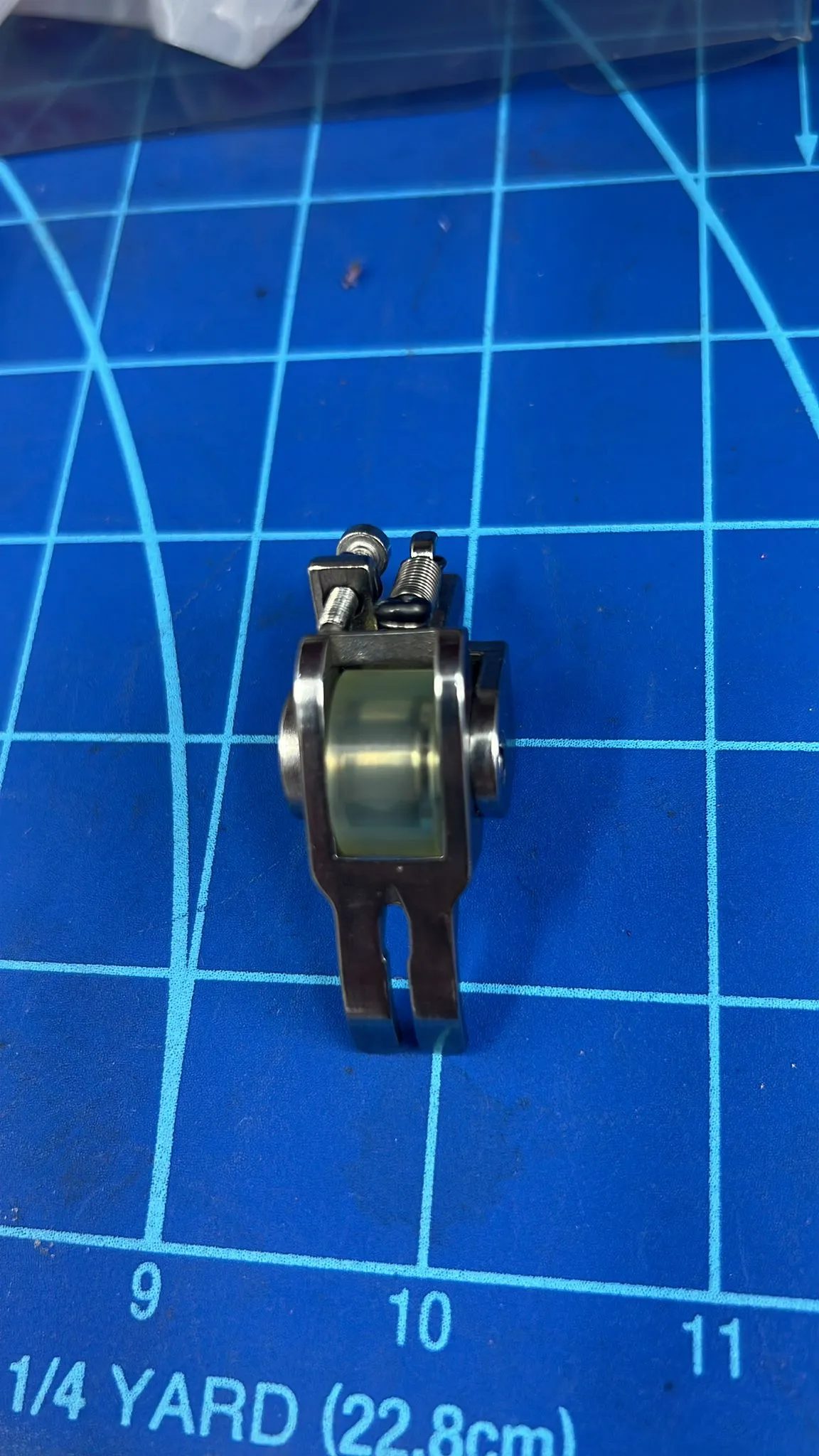 Rubber Wheel Presser Foot For Industrial Sewing Machine