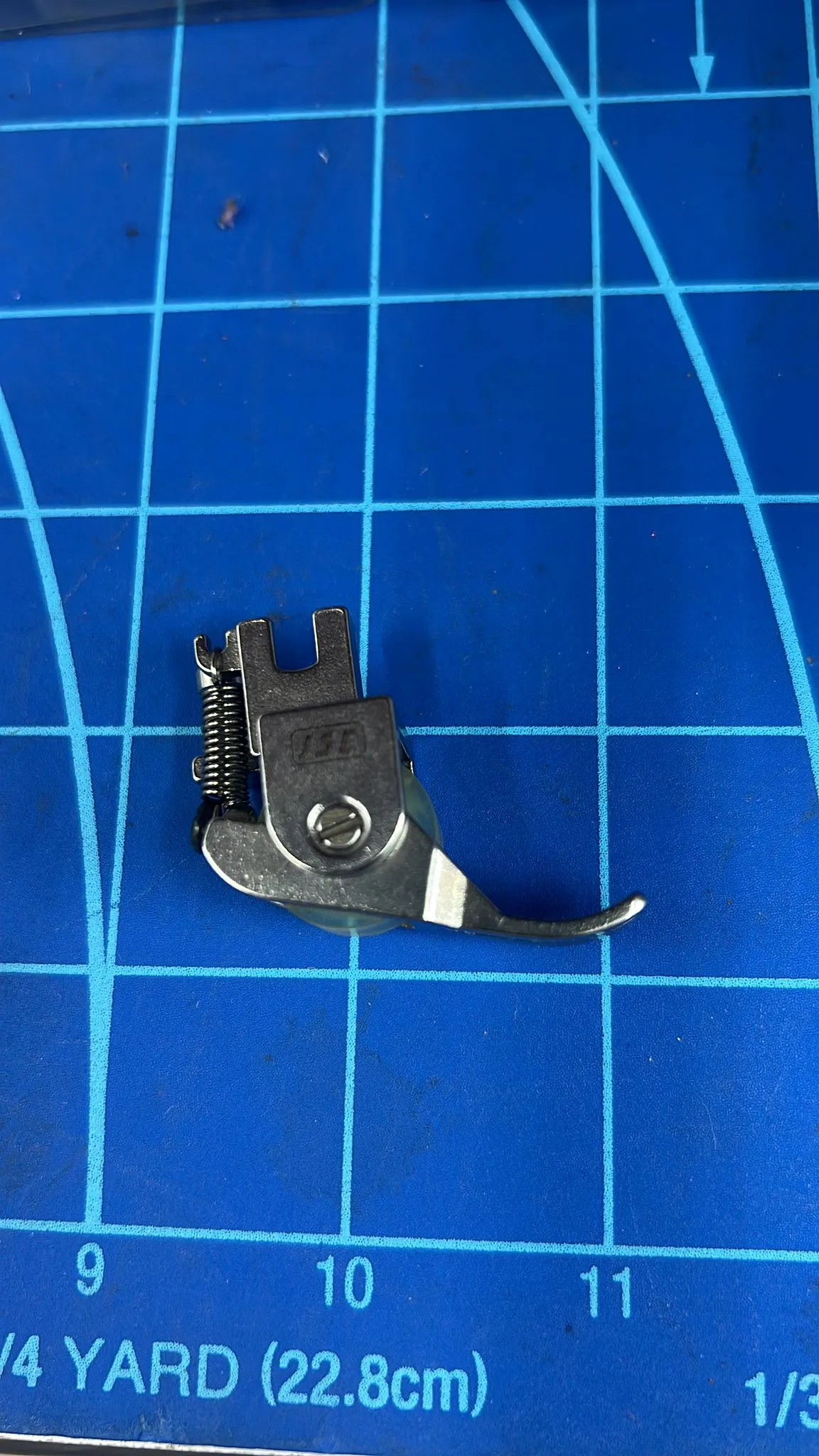 Rubber Wheel Presser Foot For Industrial Sewing Machine