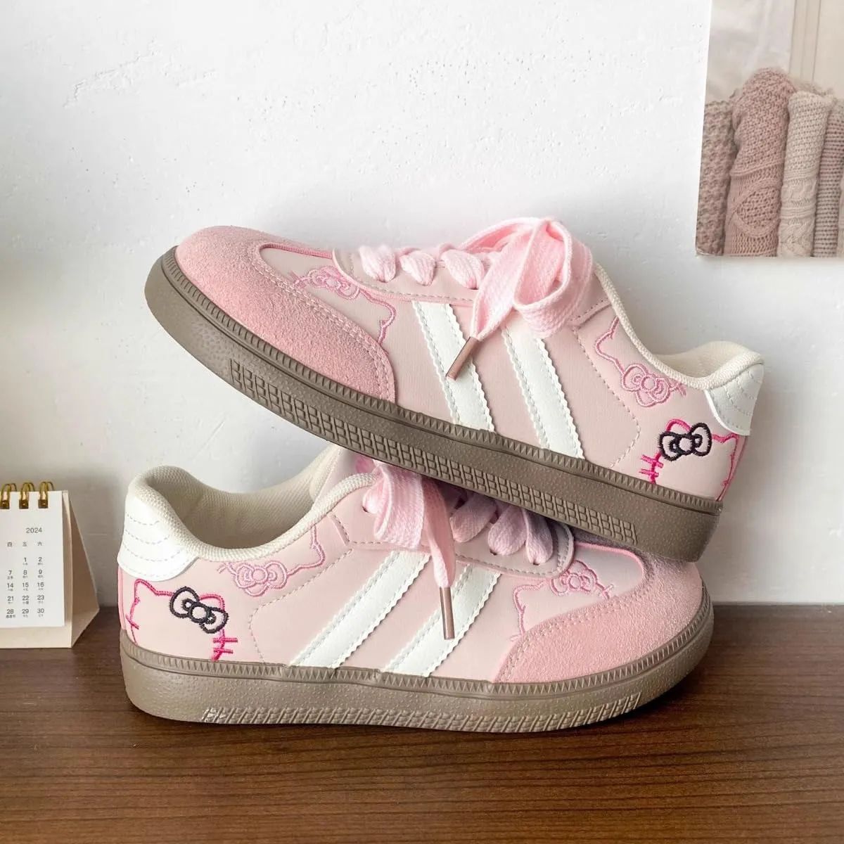 Women’s Kitty Retro German Trainer Sneakers – Fashion Casual Cat Detail Lace-Up Shoes, Anti-Slip Low-Top White Campus Style for Students